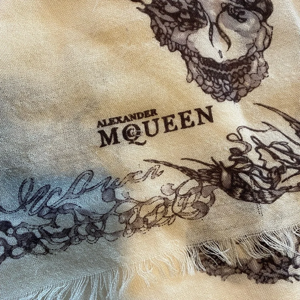 Alexander McQueen large skull & birds blanket scarf - Picture 3 of 6